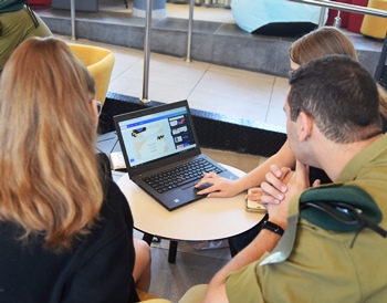 סיעור מוחות – עובדים בשיתוף פעולה, בני ונוער וחיילים. צילום: באדיבות בית קקל